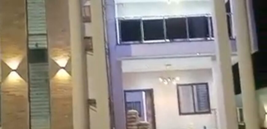 Five (5) Bedroom Luxury House for Sale